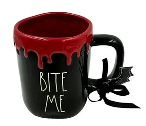 Taza de café Rae Dunn Bite Me Vampire 18 OZ goteo sangre taza de Halloween nueva con etiquetas - Imagen 1 de 4