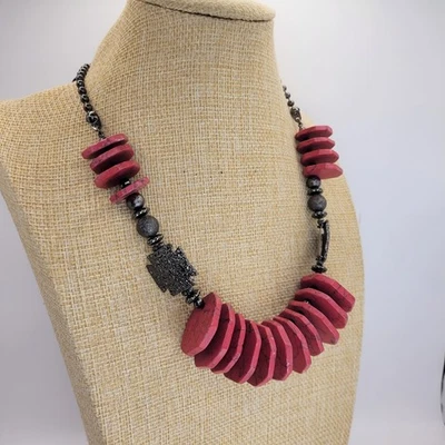 Collar Steve Madden Negro Rojo Imitación Turquesa Piedra Grueso Cuentas Distintivo Foto 1 de 4