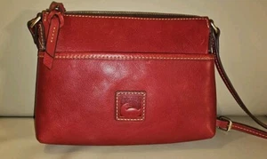 Bolso Bandolera Dooney & Bourke Florentino Jengibre Katy Llavero Rojo - Imagen 1 de 14