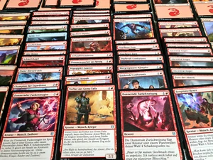 Spielfertiges Rotes Abenteuer Gruppe Angriffs Deck MtG 60 K.+ Hüllen NEU - Bild 1 von 3