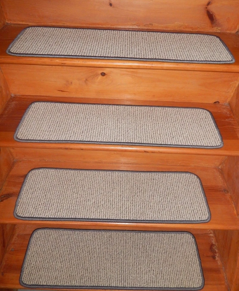 14 = Alfombra tejida de mezcla de lana con peldaños de escalera de 9" x 30". Foto 1 de 4