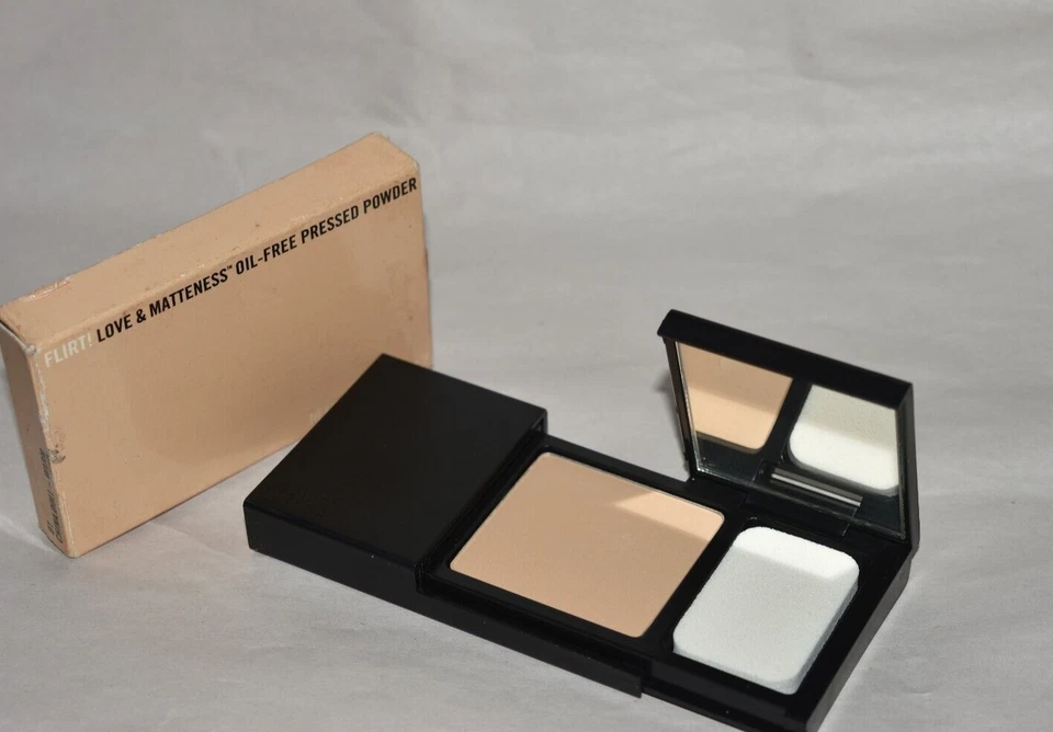 NUEVO EN CAJA Flirt Love & Matteness polvo prensado sin aceite - 01 muñeca China - cálido Foto 1 de 1