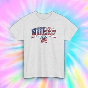 T-shirt Nurse American Flag | grafica fiocco patriottico | maglietta Nurse Pride USA | S-5X - Foto 1 di 11