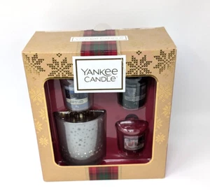 Yankee Candle Christmas Gift Set with 3 Votives and Silver Christmas Holder 49g - Picture 1 of 1