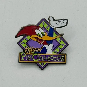 Esmalte Pájaro Leñoso Pinback Botón Oficial Pin Coleccionista Universal Studios - Imagen 1 de 2