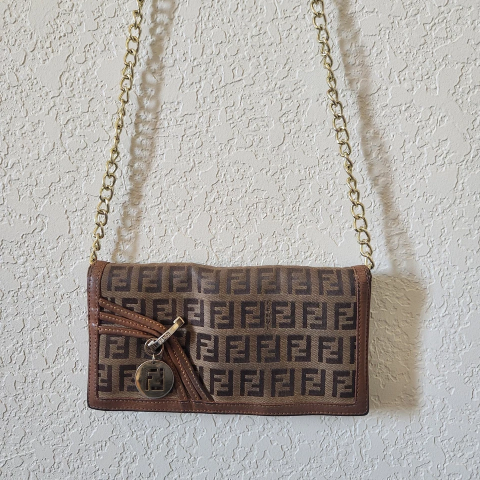Cartera o bandolera Fendi de lona de cuero marrón dorado herrajes Foto 1 de 4