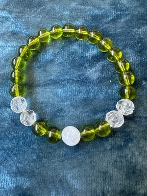 elastic peridot, moonstone and quartz beaded bracelet, 6.25" inner circumference - Image 1 of 4