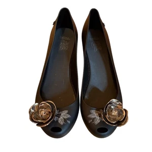 Melissa La Bella y la Bestia Peep Toe Planos Negro Rosa Adorno Mujer talla 9 - Imagen 1 de 6
