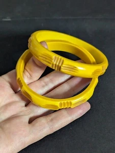 Carved Bakelite Butterscotch Bangles Pair Colours Art Deco Period Vintage 32 g - Foto 1 di 8