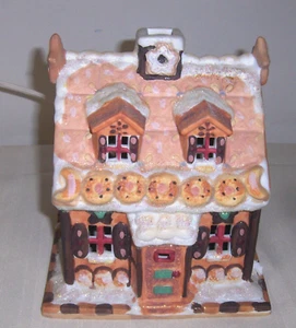 LIGHT UP CERAMIC GINGERBREAD HOUSE 7 1/4" SQUARE EXCELLENT COND. NO BOX - Picture 1 of 7