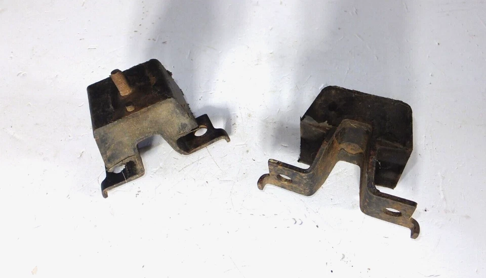 Vauxhall Viva HA / Bedford HA Van NEW Pair of Engine Mounts - Image 1 of 1