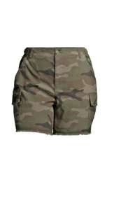 Terra & Sky Women's Plus Utility Green Camo Frayed Hem Cargo Pockets Shorts - Picture 1 of 12