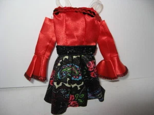 Vestido Funville Sparkle Girlz Fuera del Hombro Rojo y Negro - Se adapta a Muñeca Barbie - Imagen 1 de 4