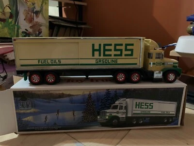 Banco de camión de juguete HESS Oil Company 1987 sin barriles de petróleo - amarillento con edad Foto 1 de 4