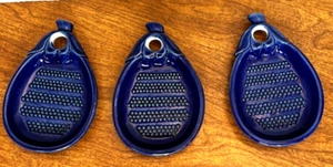 Keramikreibe hat ein Loch, so dass sie zum Trocknen aufgehängt werden kann. je 6,00 € - Bild 1 von 3