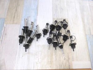 Set 16 versatori bevande liquori assortiti in plastica cromata e nera - Foto 1 di 9