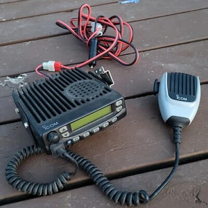 ICOM 50 Watt IC-F521 VHF Emergency Radio W/ Bracket & HM-148 Mic - Picture 1 of 2