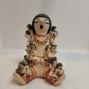 Vintage authentic Storyteller By Cecilia Valencia Trujillo 8.5" - Picture 1 of 10