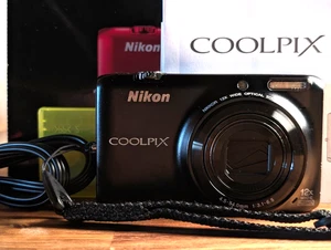 Nikon Coolpix S6500 16,0 megapixel fotocamera digitale nera 16 MP 12X zoom inglese funzionante - Foto 1 di 12
