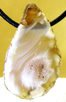 ACHAT    GEODE    Gebohrt    Edelstein    Anhänger      Nr.1 - Bild 1 von 2