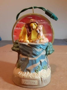 Disney Hallmark König der Löwen Simba, Sarabi & Mufasa 1997 Magic Christmas Ornament - Bild 1 von 5