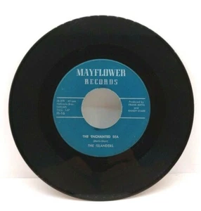THE ISLANDERS ~ The Enchanted Sea / Polyanna ~ 1959 MAYFLOWER ORIG 7" 45RPM . - Bild 1 von 5