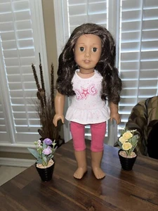 American Girl Just Like You DOLL #44 pelle media capelli ricci castano scuro - Foto 1 di 13