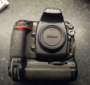 For parts- Nikon D700 12.1MP Digital SLR Camera Body With Accessories - Picture 1 of 9