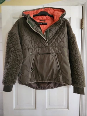 Sudadera Pullover Zara Acolchada Bolsillo Canguro Con Capucha, S, Verde Caqui Foto 1 de 4