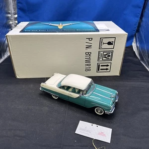 Franklin Mint 1955 Pontiac Star Chief White/ Green/ 1:24 SCALE - Picture 1 of 7
