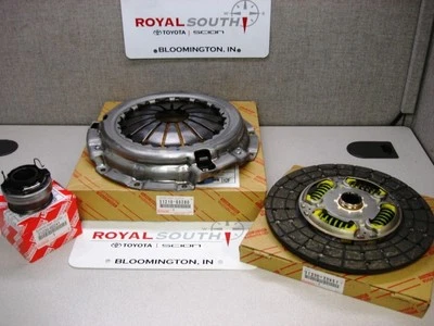 Toyota Tacoma FJ Cruiser Clutch Disc Pressure Plate Bearing Kit Genuine OE OEM - Image 1 of 4