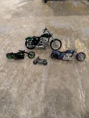 Lote De 4 MOTOS HARLEY DAVIDSON SETENTA Y DOS VERDES 1200V Y 3 Otras Foto 1 de 4