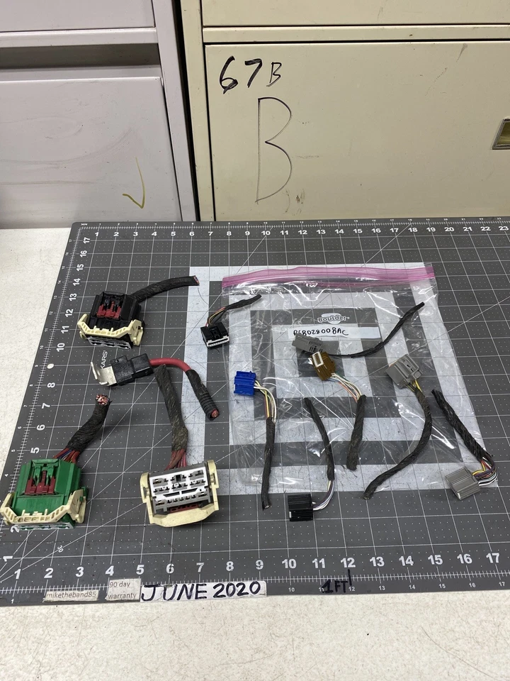 AVENGER SEBRING 2008 2009 CAJA DE RELÉ DE FUSIBLES TIPM 68028008AC arnés de cableado coletas Foto 1 de 4