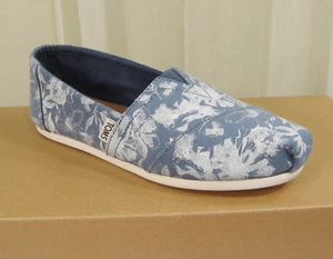 NEW TOMS Womens Classic Slip-On Ballet Flat US 6.5/EU 37 Blue Floral Print Suede - Picture 1 of 12