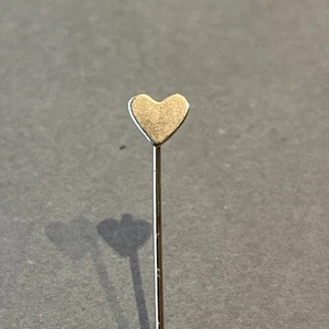 Vintage goldfarbene Herz Metall Stecknadel elegant schlicht klein zierlich - Bild 1 von 9