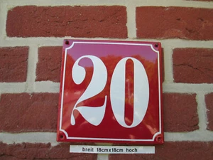 Numero civico smaltato n.20 numero bianco sfondo rosso 18 cm x 18 cm anno 2020 - Foto 1 di 12