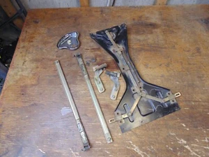 Mercedes Benz W123 W126  Sunroof hardware open mechanism Manual 300D 240D 300TD - Picture 1 of 8