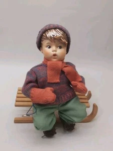 VINTAGE Goebel HUMMEL "Schlitten in Weihnachten" Porzellan JUNGE PUPPE MIT SCHLITTEN - Bild 1 von 7