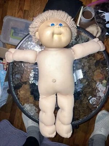 1984 Cabbage Patch Kids Girl With Blonde Hair & Dimples - Picture 1 of 6