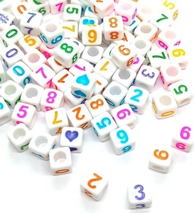 100 pz cubo bianco + numeri colorati e cuori, # perline acriliche 6 mm - Foto 1 di 3