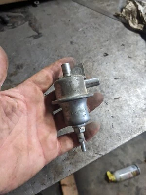 КОНЦЕВОЙ ВЫКЛЮЧАТЕЛЬ ВАКУУМА PPORSCHE 911S 911SC 0280160111 - Изображение 1 из 4