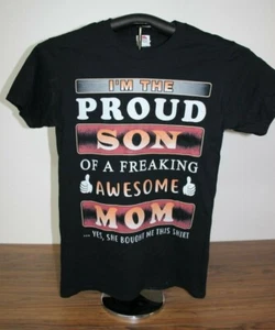 I'M THE PROUD SON OF A FREAKING AWESOME MOM... T-Shirt Small schwarz - Bild 1 von 4