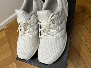 core black ultra boost 4.0