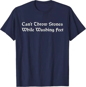 Camiseta con capucha Can't Throw Stones While Washing Feet - Imagen 1 de 12