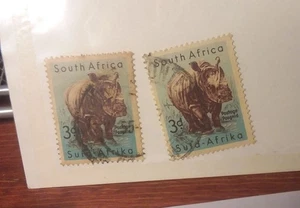 Sudafrica - 2 francobolli 3d 1959-60 - rinoceronte - Foto 1 di 1