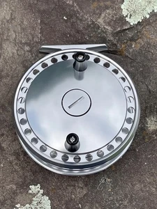 Raven Matrix Centerpin Float Reel, 4 3/8" Titanium Finish - Bild 1 von 4