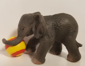 14457 Schleich Elephant : Elephant Calf with Ball ref : 1D4298 - Picture 1 of 7