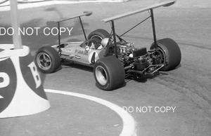 BRUCE MCLAREN M7C WINGS FRIDAY 1969 MONACO GP F1 PHOTOGRAPH 30X20CM 12X8" - Picture 1 of 1