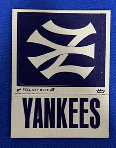 1972 Fleer Monogram Patches #17 New York Yankees - Picture 1 of 2
