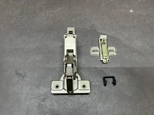 Salice 155 Degree Full Overlay Hinge C2PMA99. With Plate And Clip. NEW - Picture 1 of 8